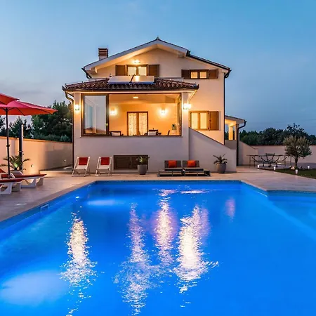 Nettes In Mit Privatem Pool By Interhome