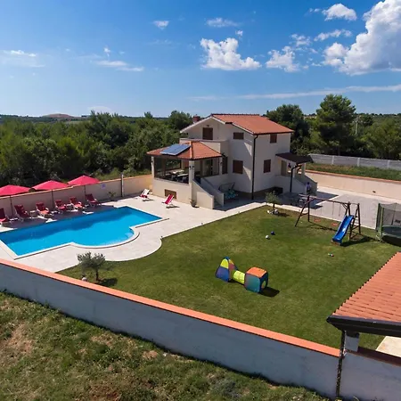 Semesterbostad Nettes In Mit Privatem Pool By Interhome *