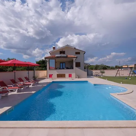 Semesterbostad Nettes In Mit Privatem Pool By Interhome Pomer