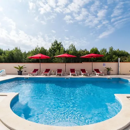 Nettes In Mit Privatem Pool By Interhome Semesterbostad *
