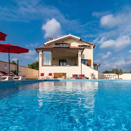 Semesterbostad Nettes In Mit Privatem Pool By Interhome