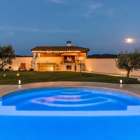 Nettes In Mit Privatem Pool By Interhome